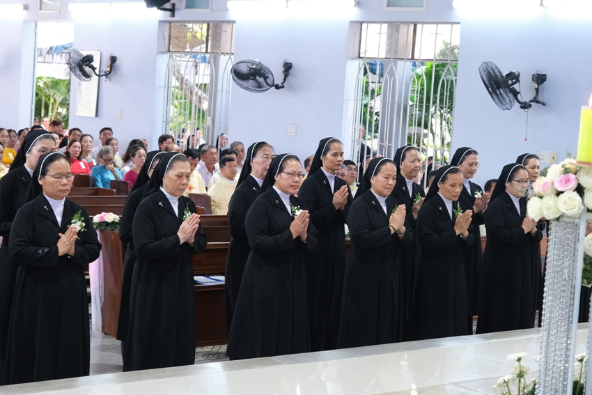 Lạy Chúa, nay con thuộc về Ngài - Ảnh: MTGNT - Mừng Ngân Khánh Khấn Dòng 2024