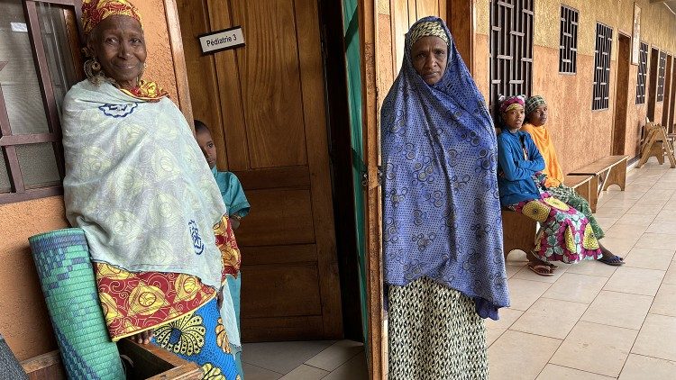 Bệnh viện ở Ngaoundal, Camerun, do các nữ tu Thánh Jeanne Antida Thouret điều hành