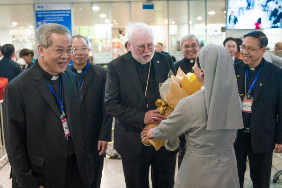 ĐTG M PAUL RICHARD GALLAGHER, Tại sân bay Nội Bài