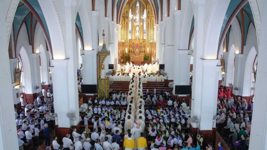 THÁNH LỄ HÀNH HƯƠNG VÀ CÔNG BỐ QUYẾT ĐỊNH NÂNG SỞ KIỆN THÀNH TRUNG TÂM HÀNH HƯƠNG TOÀN QUỐC