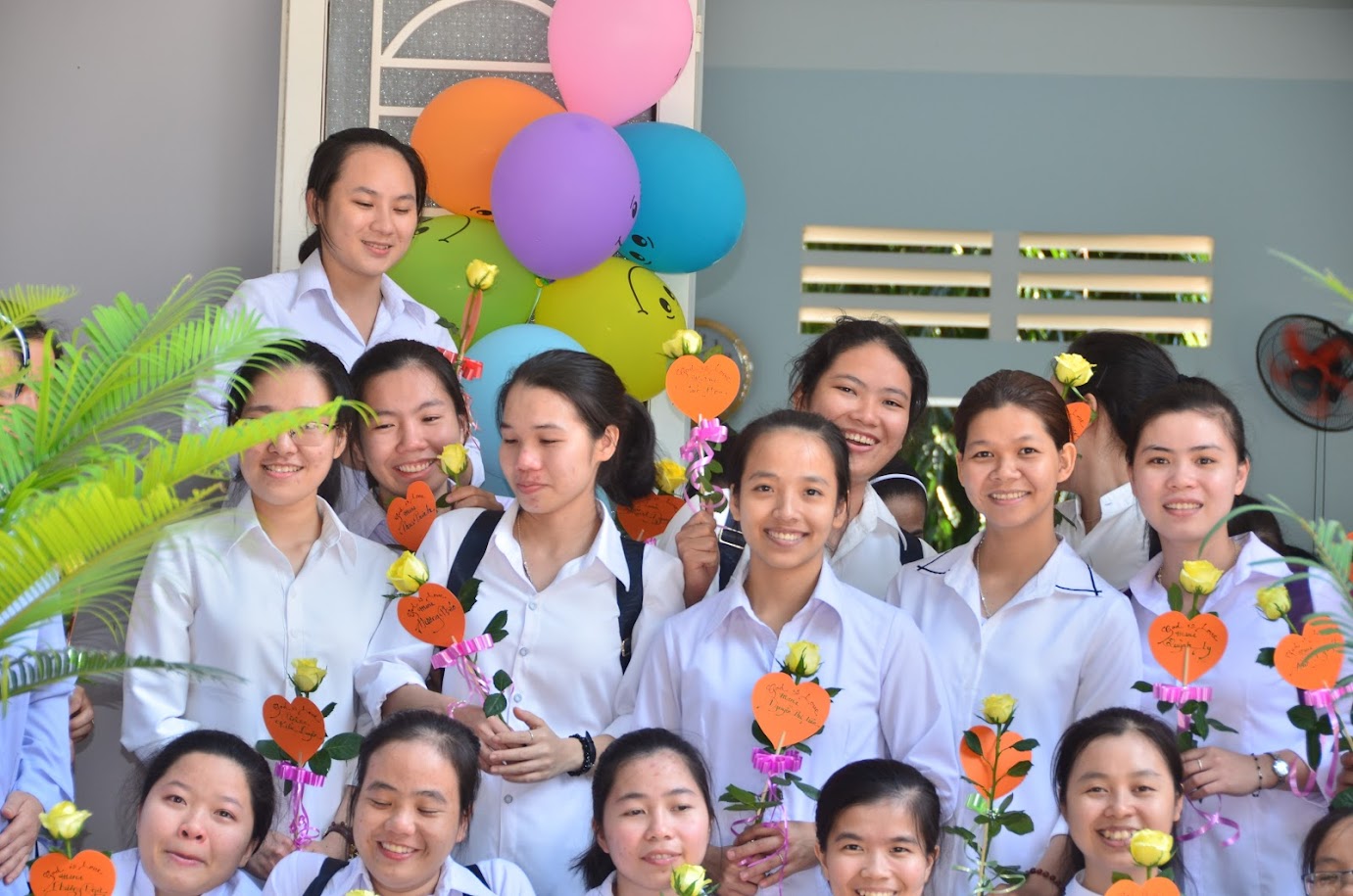 Các em thanh tuyển và quý chị giáo hội ngộ Hội dòng 2019