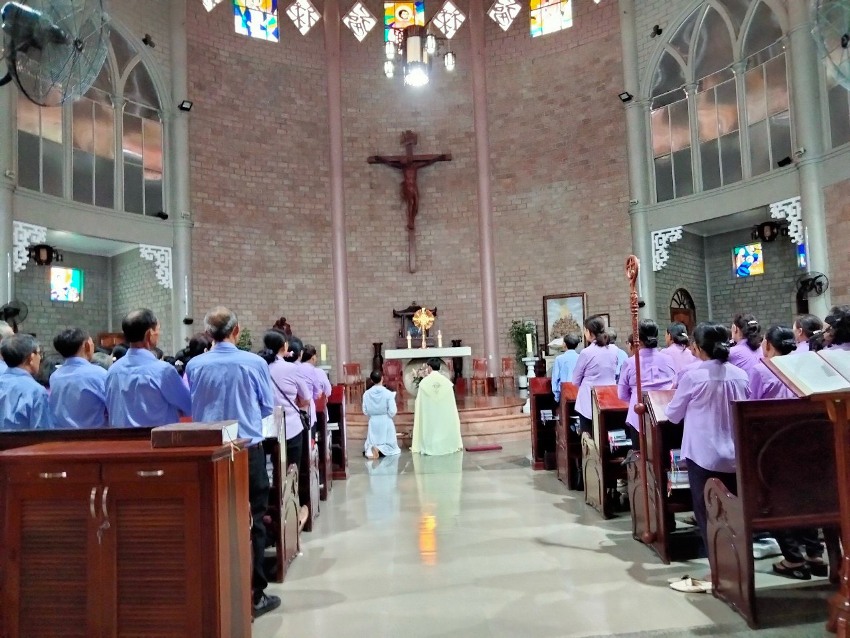 HIỆP HỘI MẾN THÁNH GIÁ TẠI THẾ VÙNG CAM RANH HIỆP HÀNH CÙNG MẸ LÊN ĐỒI CANVE