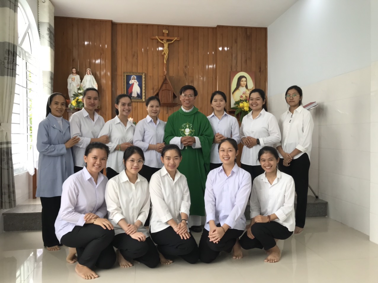 “AI LÀ NGƯỜI LỚN NHẤT TRONG NƯỚC TRỜI?”