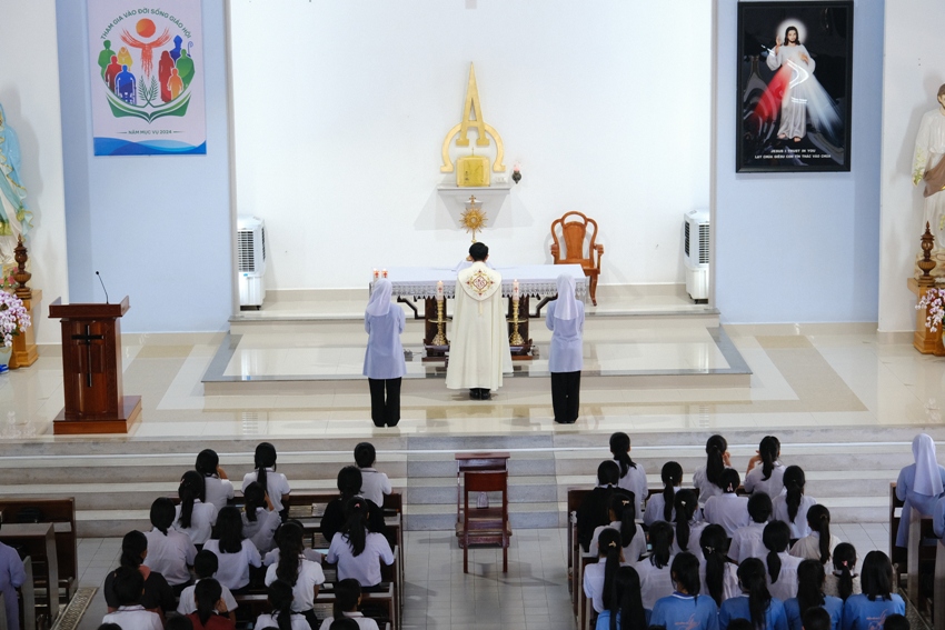 LÊN NÚI VỚI CHÚA